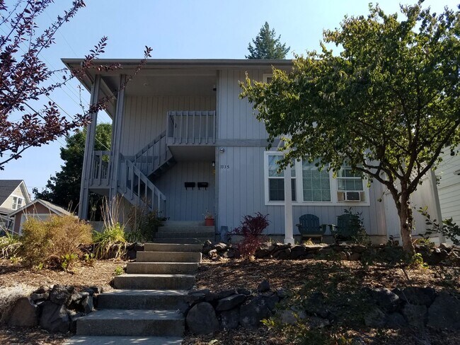 Building Photo - 1115 S Cherry St