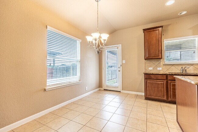 Building Photo - 259 Creekview Way