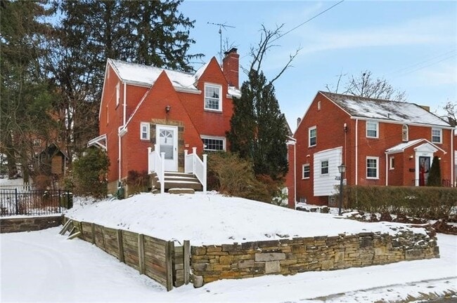 Building Photo - 3841 Lawnview Ave