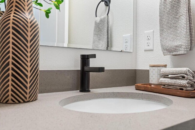 Building Photo - 7475 W Swain Ln