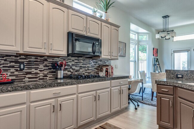 Building Photo - 80411 Portobello Dr