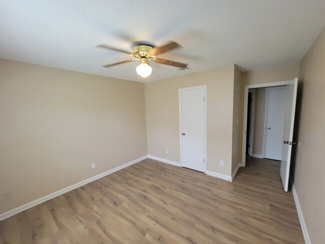 Building Photo - #207 Flores Lane