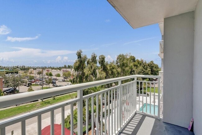 Building Photo - 1251 NE 108th St