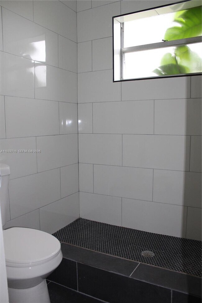 Building Photo - 5140 SW 40th Ave