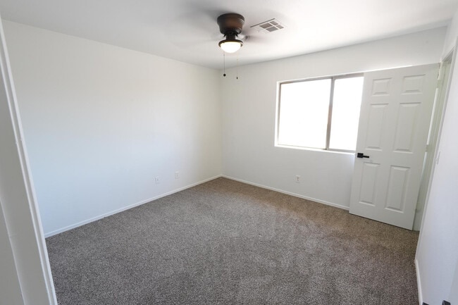 Building Photo - 16182 N 157th Dr