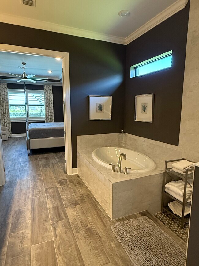 Building Photo - 9574 Everglades Dr