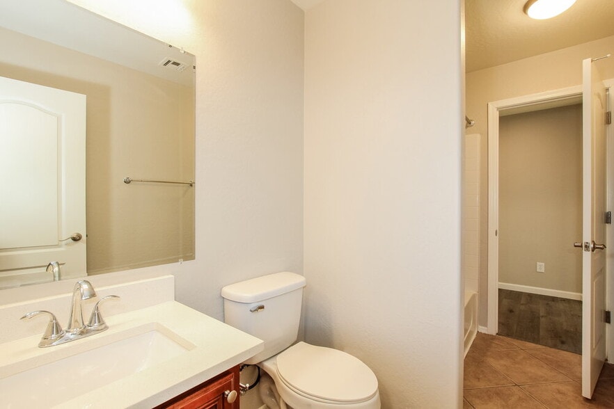 Building Photo - 27618 N 63rd Dr