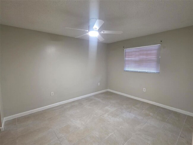 Building Photo - 309 NE 169th St