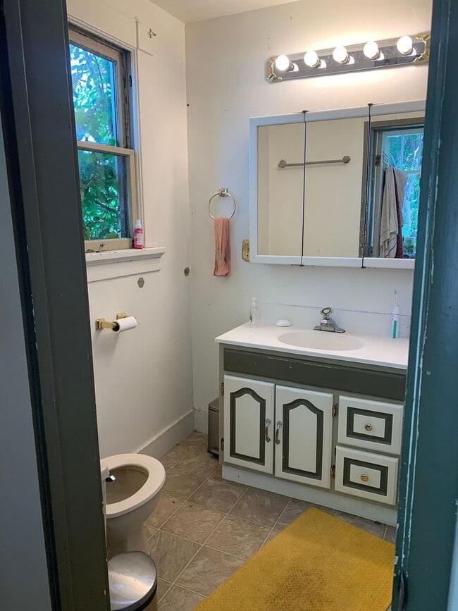 Building Photo - Sunnyland 5BR Near Trader Joe's – Walk to Schools, Private Yard, Pet Friendly | Pre-Leasing Aug 2026