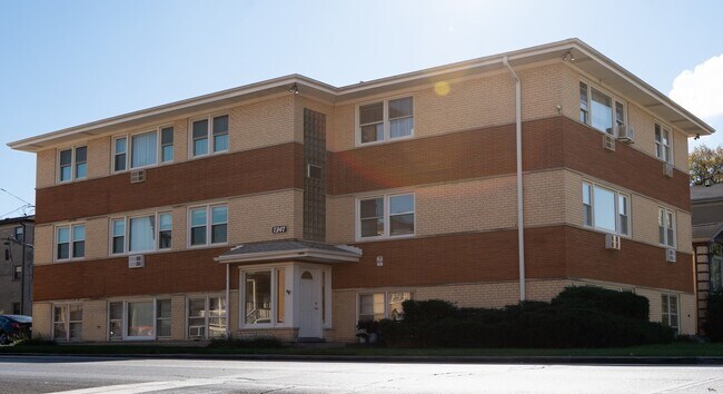 Primary Photo - 7347 W Diversey Ave