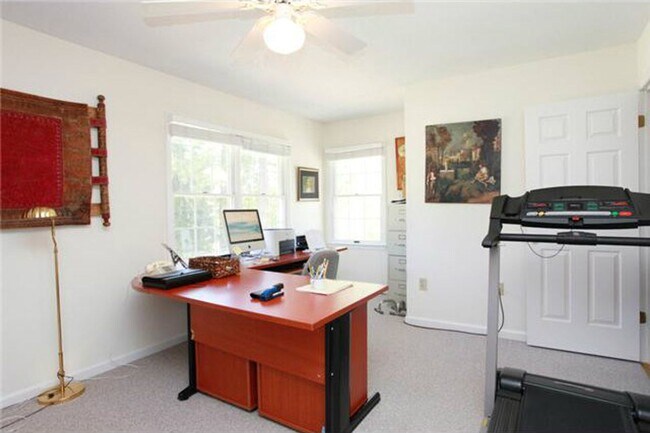 Building Photo - 104 Mallard Ct