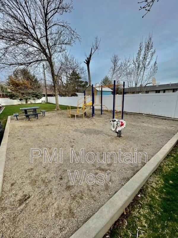 Building Photo - 55 Peregrine Ln