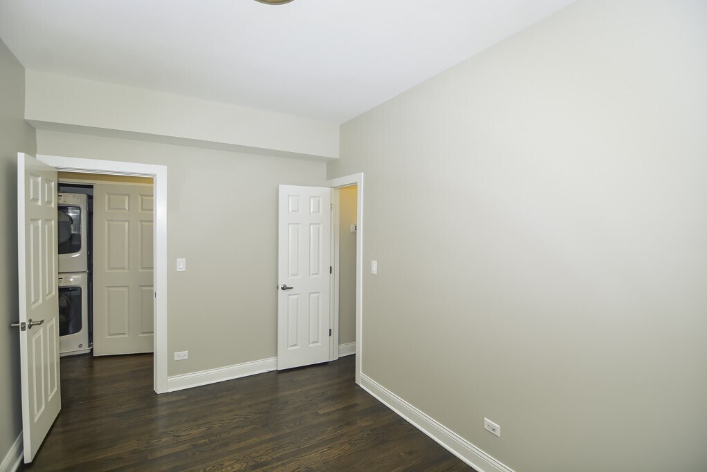 Building Photo - 2230 N Sawyer Ave