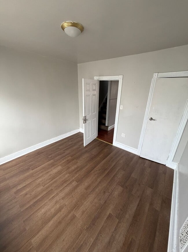 Building Photo - 4-bedroom home in the heat of Reading!