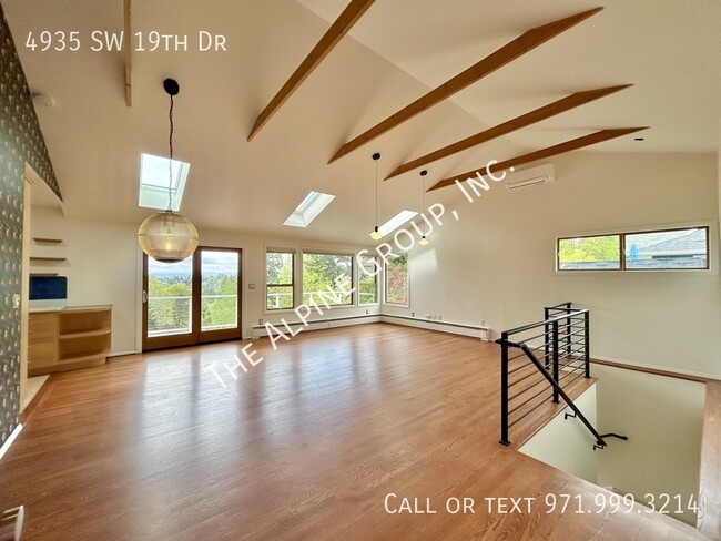 Building Photo - 4935 SW 19th Dr