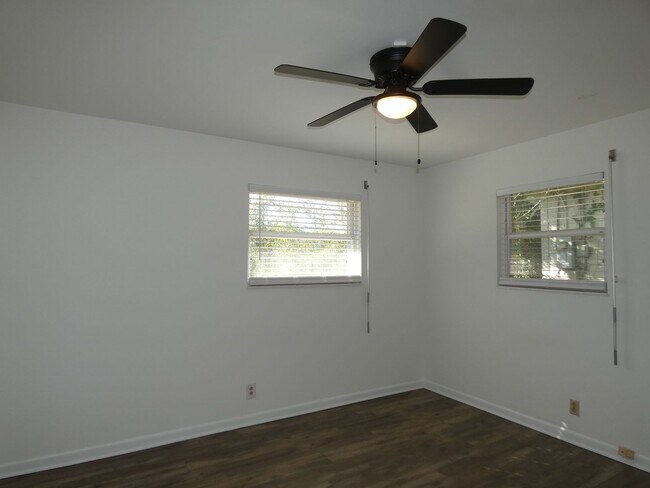 Building Photo - Charming 3-Bedroom Home - Scenic Hwy