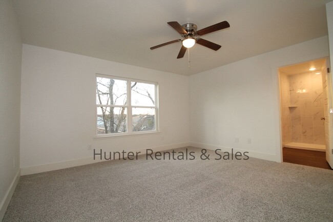 Building Photo - Upscale Three-bedroom Townhome!