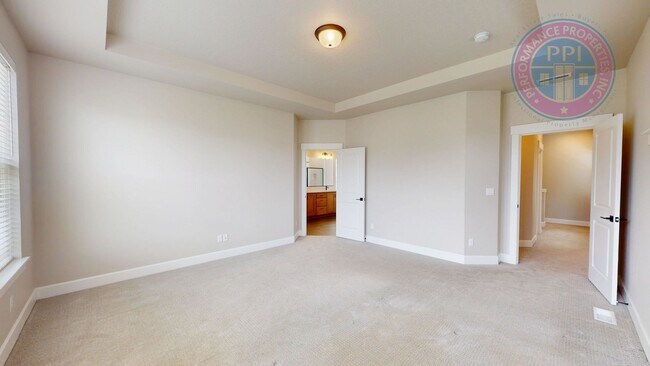Building Photo - REED'S CROSSING!  Luxury Home, Stylish Amenities, Central Air-Conditioning, Close To Nike & Intel