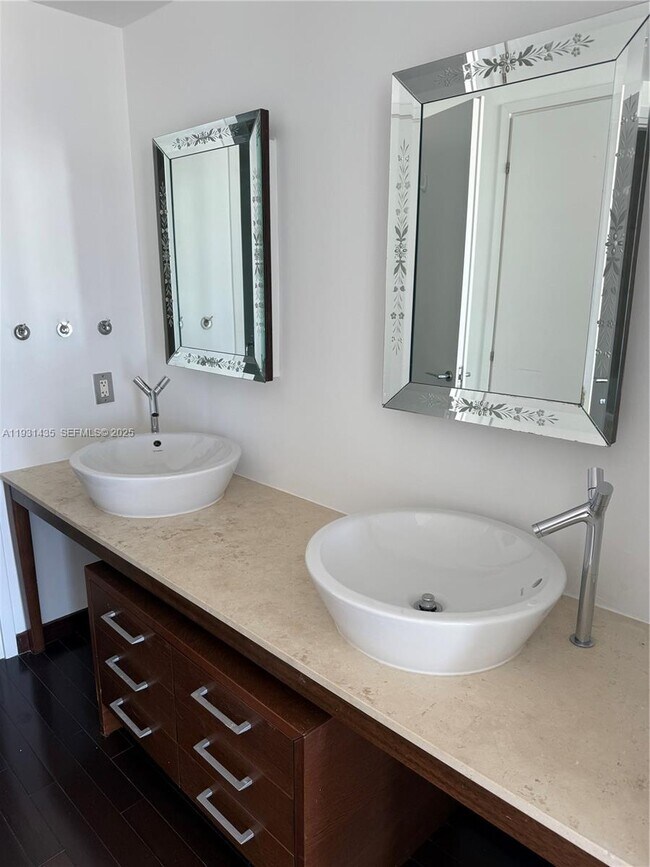 Building Photo - 450 Alton Rd