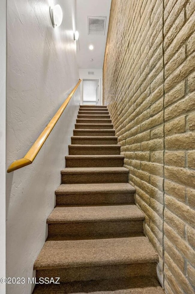 Building Photo - PRELEASE August 2026! West University Home!