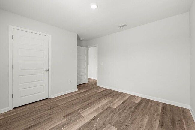 Building Photo - 5832 Viking Wy