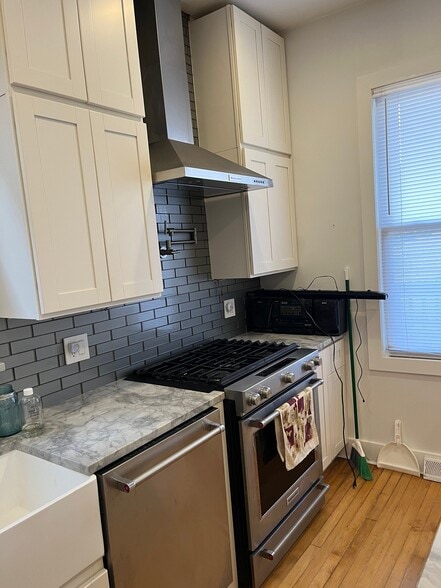 Building Photo - 3543 W Wrightwood Ave