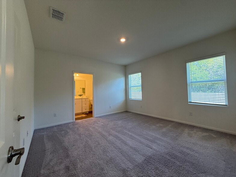 Building Photo - 1102 Treeta Trl