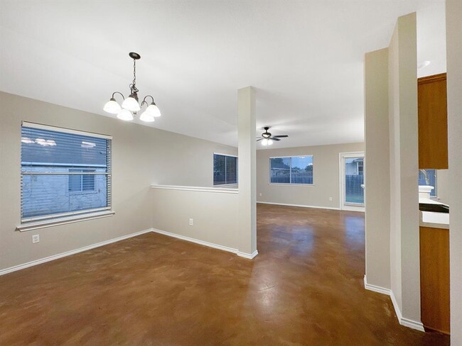 Building Photo - 1010 Whitley Dr
