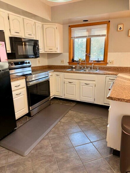 Building Photo - 655 Porters Point Rd