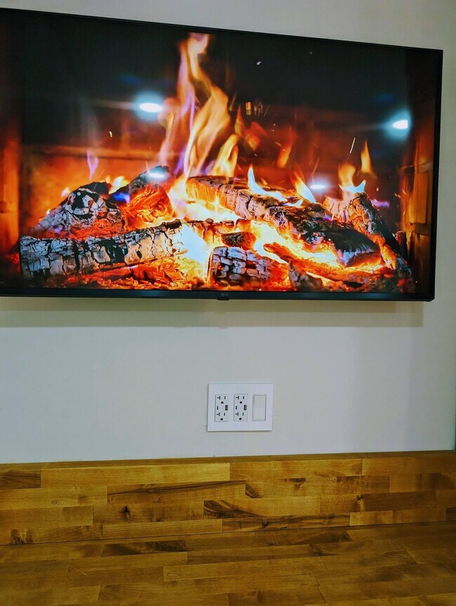 Primary Photo - 1303 Colony Dr