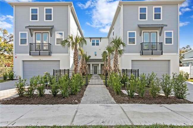 Primary Photo - 208 W Frances Ave