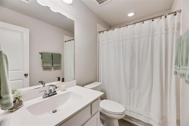 Building Photo - 16025 Plum Ct