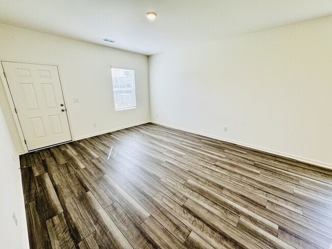 Building Photo - 554 Silver Pidgeon St