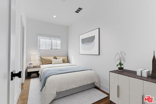 Building Photo - 2832 12th Ave