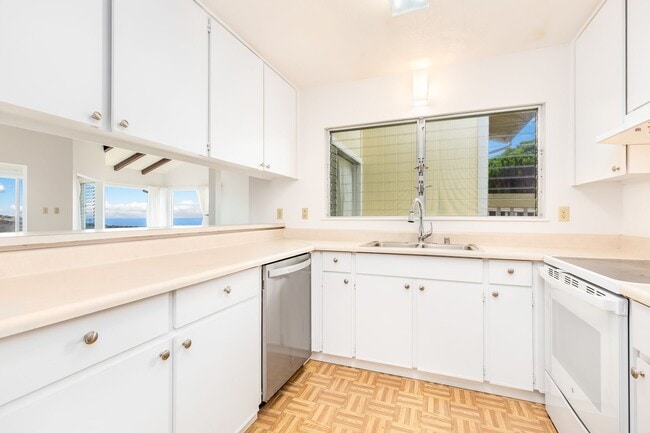Building Photo - Mariner's Ridge SPACIOUS 4 bedroom, 3.5 ba...