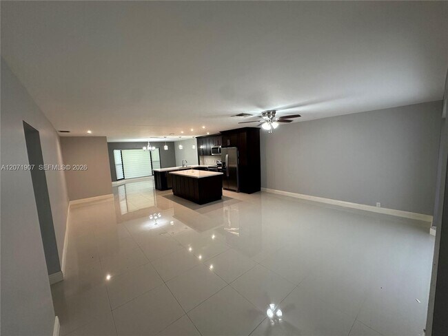Building Photo - 410 NW 65th Ave