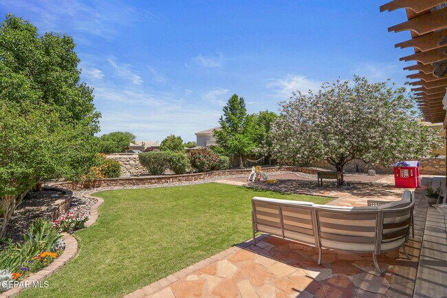 Building Photo - 5936 Anapaula Dr
