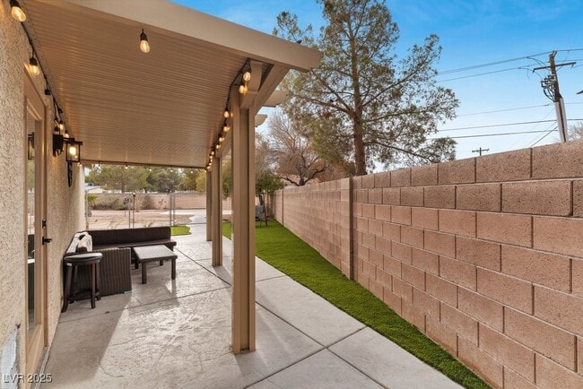 Building Photo - 5339 Estornino Ave