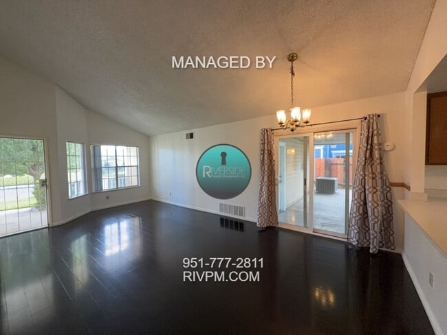 Building Photo - Spacious 2-Bedroom Home in Desirable Riverside Cul-de-Sac Near UCR!