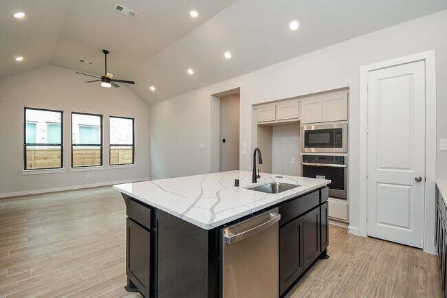 Building Photo - 3322 Verdant Ln