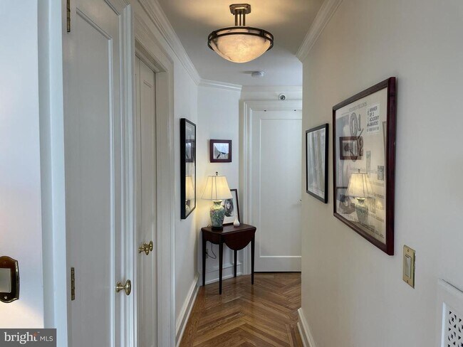 Building Photo - 2018 Walnut St