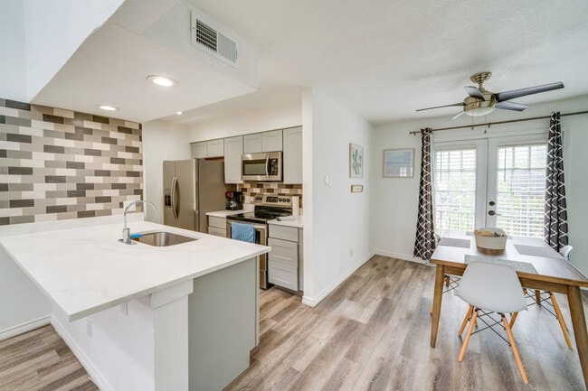 Building Photo - 85 Phoenix Dr