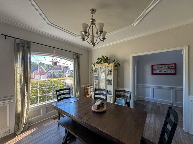 Building Photo - Well-Maintained 4 Bed 2.5 Bath Home with a Pool