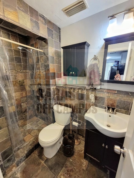 Building Photo - 1268 21st St