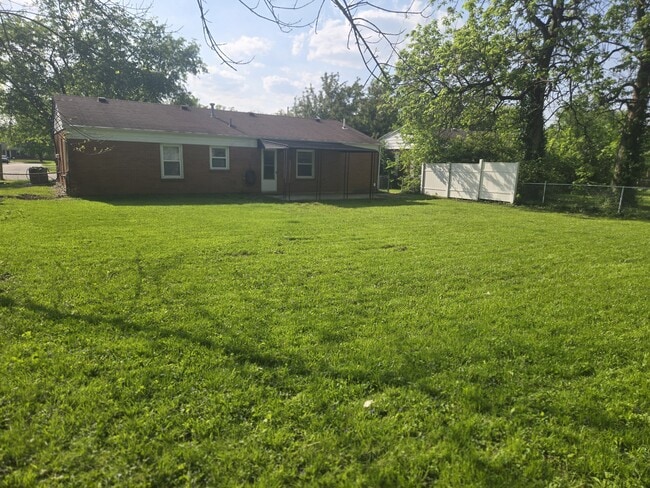 Building Photo - 996 Brookcrest Dr