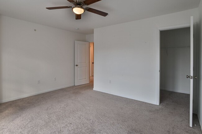 Building Photo - 3118 Grove Ct