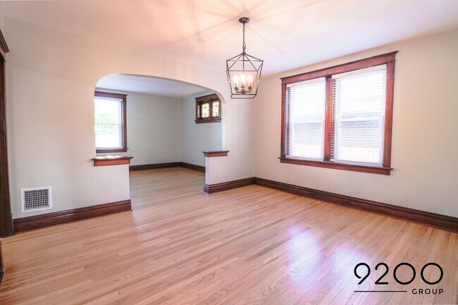 Building Photo - Newly Renovated 2Bed/1Bath in Charming Sou...