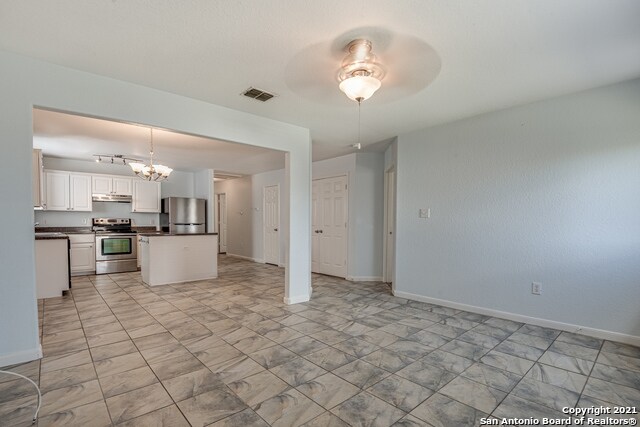 Building Photo - 11243 Country Canyon