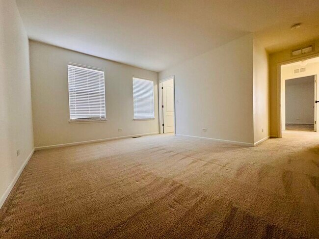 Building Photo - 5734 Oak Ridge Way