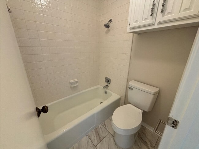 Building Photo - 3302 Wells Dr